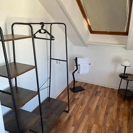 3X Einzelzimmer Mit Smart Tv, Balkon, Parkplatz, Fahrstuhl, Free Wifi *