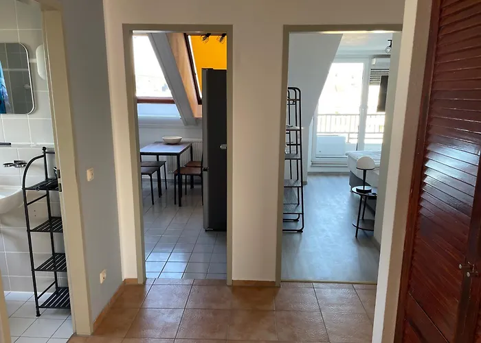 Appartement 3X Einzelzimmer Mit Smart Tv, Balkon, Parkplatz, Fahrstuhl, Free Wifi *