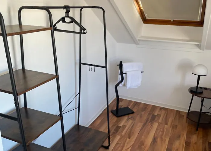 3X Einzelzimmer Mit Smart Tv, Balkon, Parkplatz, Fahrstuhl, Free Wifi *