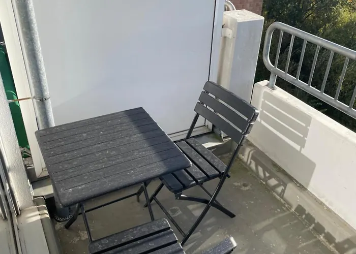 3X Einzelzimmer Mit Smart Tv, Balkon, Parkplatz, Fahrstuhl, Free Wifi